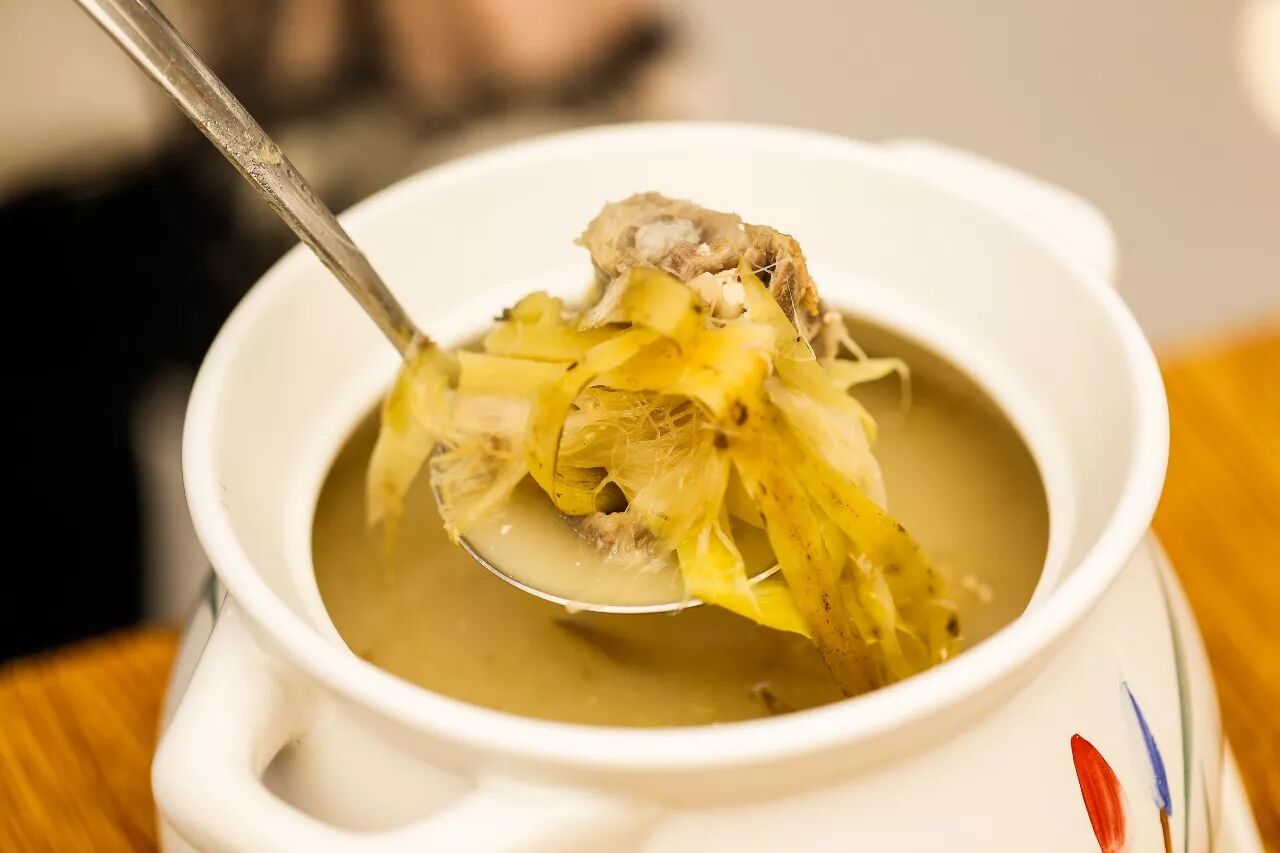 招牌菜: 霸王花煲龙骨.