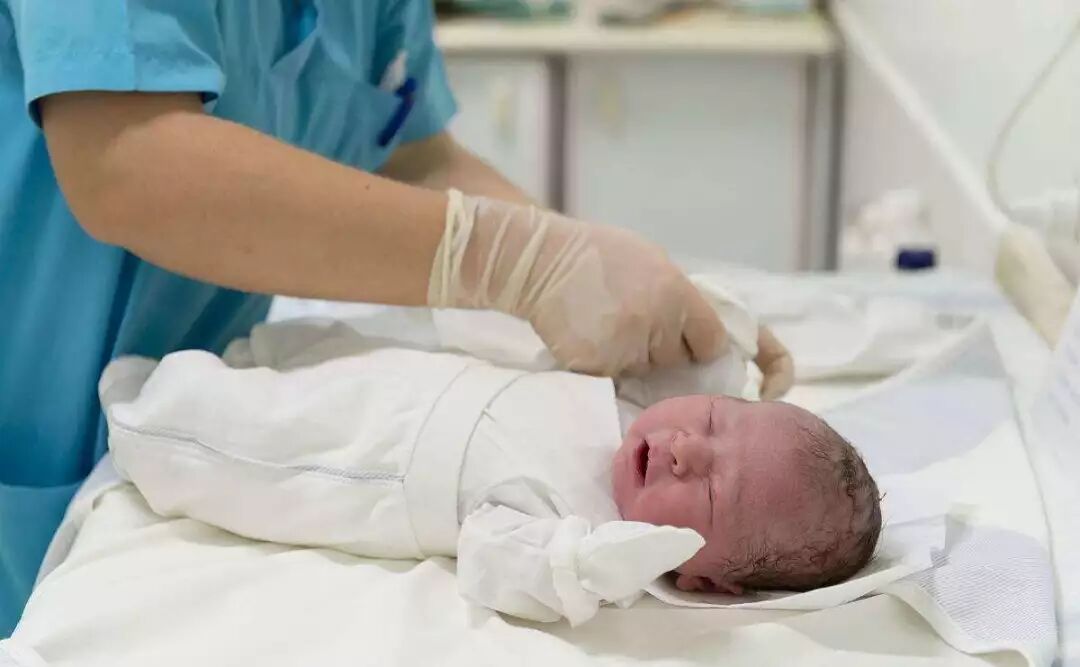 如何让早产儿奋起直追足月儿？送你一份护理宝典