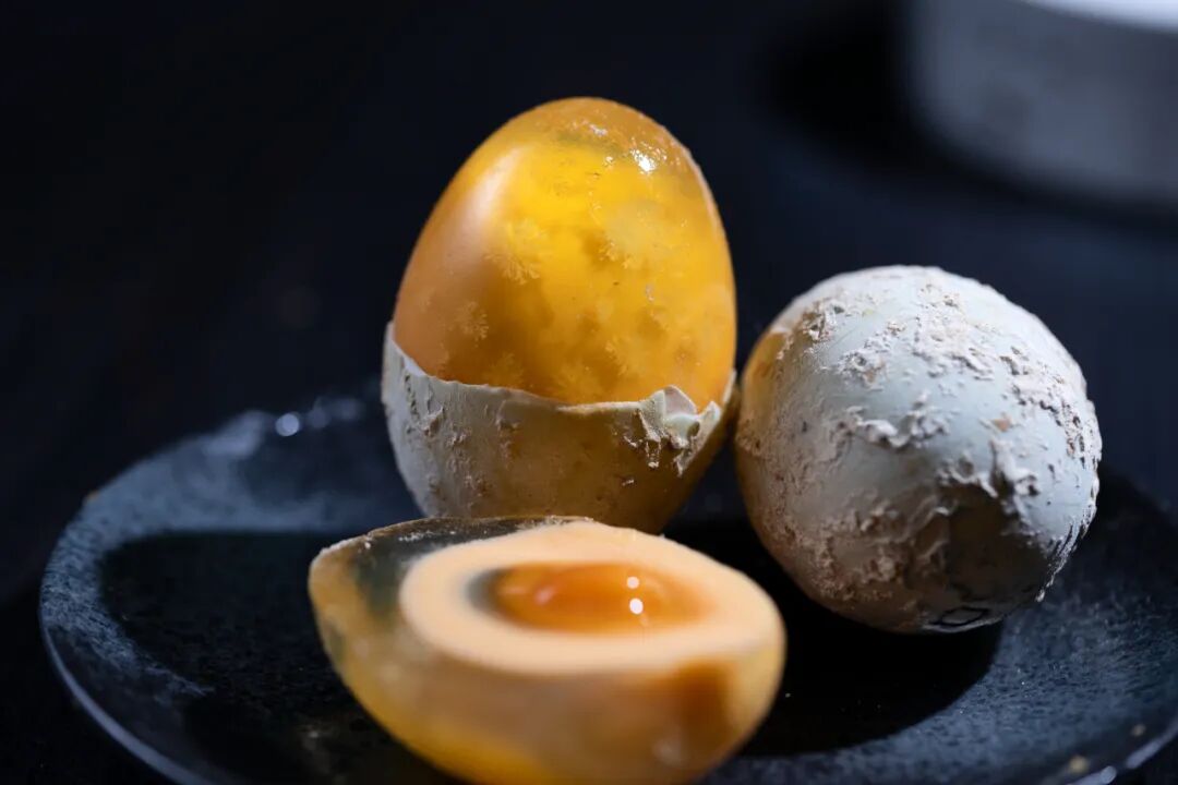 黄许邹氏鹿头禽蛋有限公司位于德阳市北郊黄许镇,是省内生产松花皮蛋