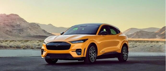 十一假期，“充电1小时，排队4小时”上热搜，劝退多少电车购买欲？