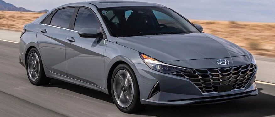 美媒横评全新伊兰特：跟“标杆”思域、卡罗拉风格大不同，新技术占优