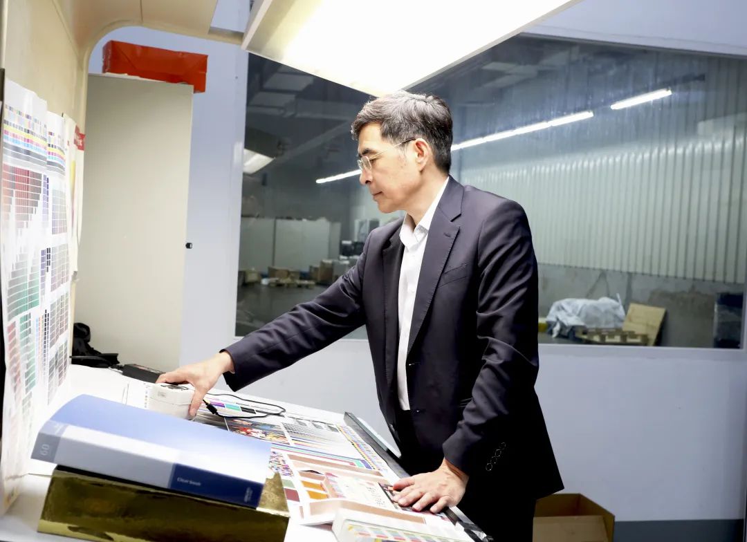 深圳专业画册印刷厂家|40年，一个人，一件事 ——记易连实业总工程师龚忠德的“印艺人生”