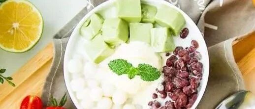 原来奶冻搭配小圆子的简单甜品也很般配哦