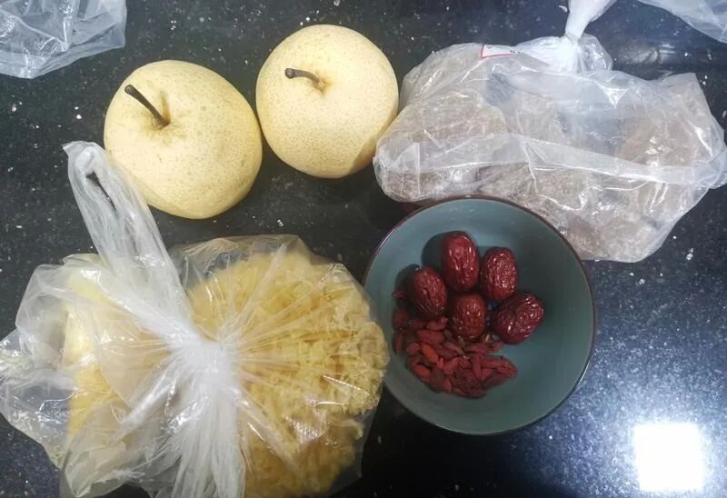 这样煮梨汤，止咳清肺火，不咳不喘一秋天！