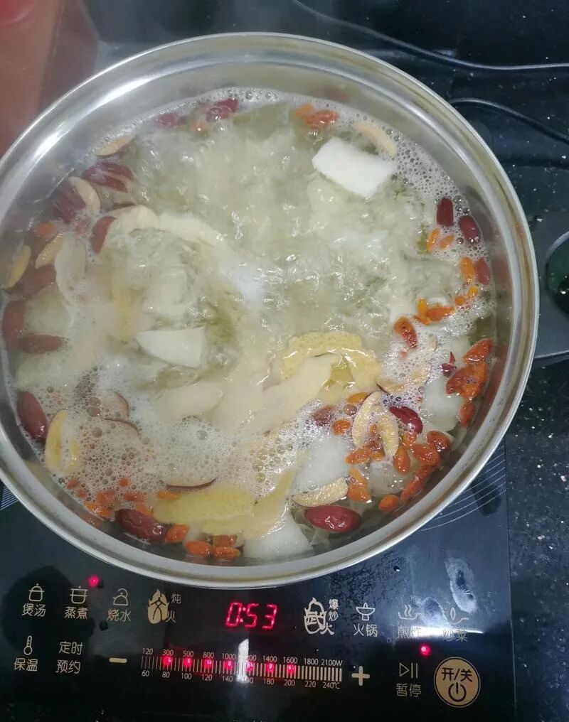 这样煮梨汤，止咳清肺火，不咳不喘一秋天！