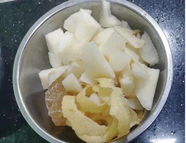 这样煮梨汤，止咳清肺火，不咳不喘一秋天！