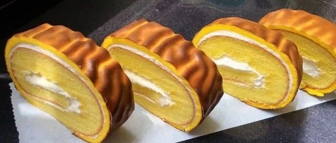 3分钟就能学会的虎皮蛋糕卷，松软细腻，满满的都是小时候的味道