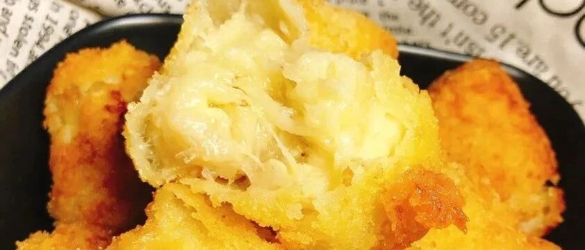 这款火爆的“炸香蕉”，流口水了！吃起来香甜软糯外焦里嫩的