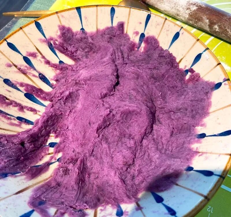 烘焙 // 懒人版蛋黄酥居然这么好做！比轩妈还好吃！一口气吃了3个！