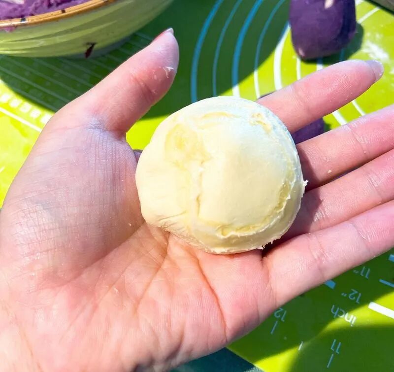 烘焙 // 懒人版蛋黄酥居然这么好做！比轩妈还好吃！一口气吃了3个！