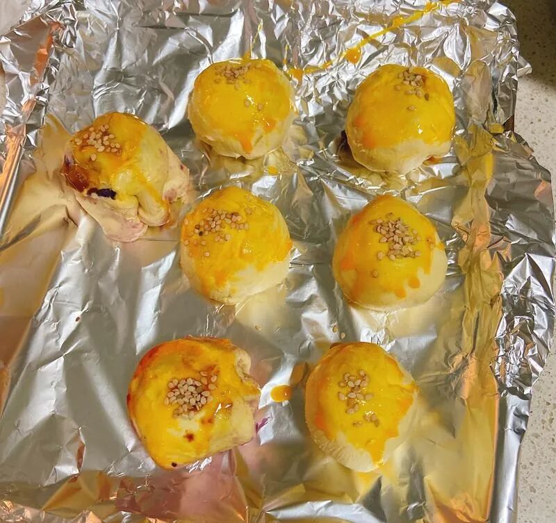 烘焙 // 懒人版蛋黄酥居然这么好做！比轩妈还好吃！一口气吃了3个！