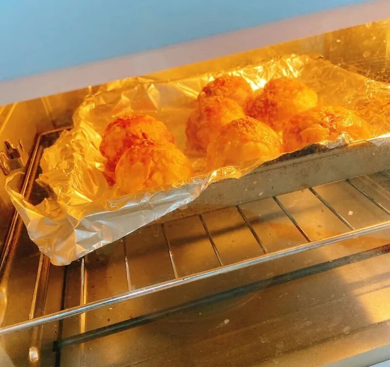 烘焙 // 懒人版蛋黄酥居然这么好做！比轩妈还好吃！一口气吃了3个！