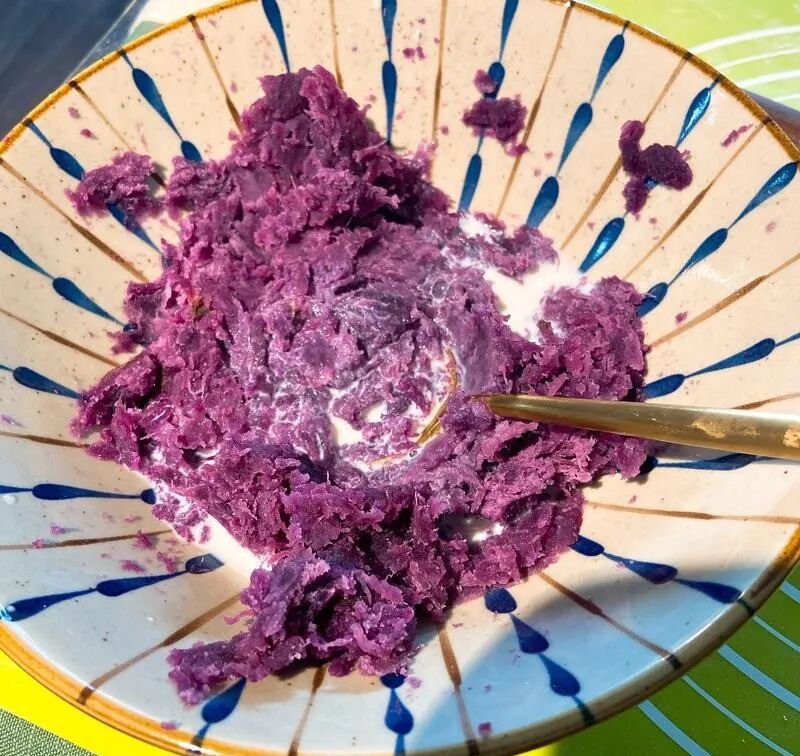 烘焙 // 懒人版蛋黄酥居然这么好做！比轩妈还好吃！一口气吃了3个！