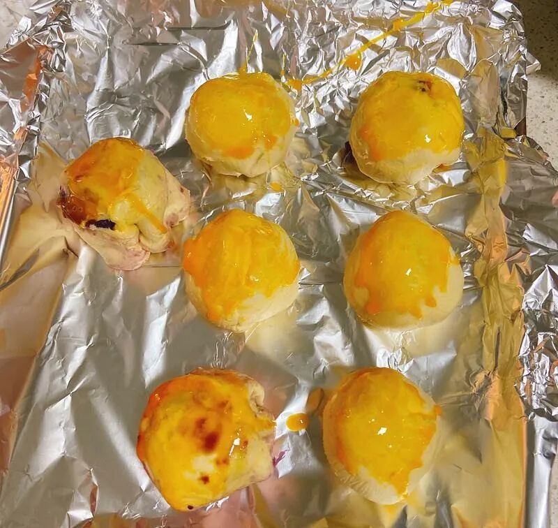 烘焙 // 懒人版蛋黄酥居然这么好做！比轩妈还好吃！一口气吃了3个！