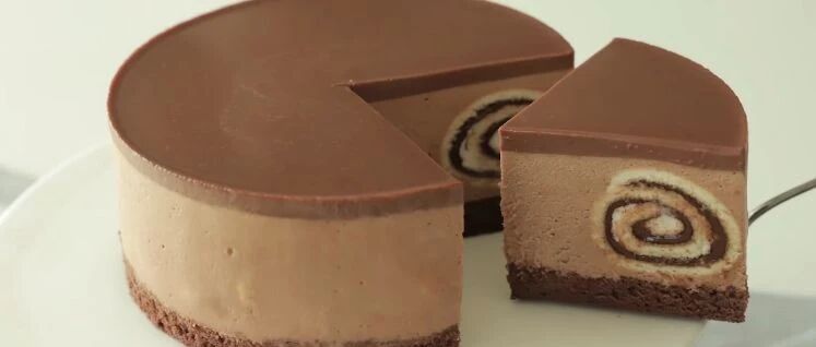 创意吃法，将蛋糕卷埋进蛋糕里