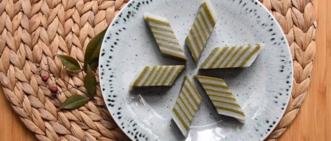 椰汁抹茶千层糕丨糕体松软，层次清晰，香甜可口