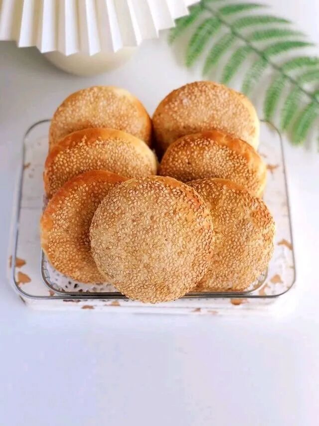 烘焙 // 五香芝麻烧饼，色泽金黄，外酥里软，咬一口酥掉渣