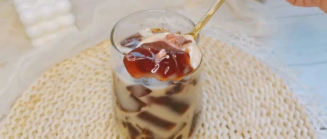 乳酸菌樱花红茶冻饮，一杯奶茶的钱做两大杯