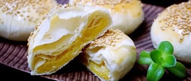 不喜欢吃绿豆糕？那是你没吃过这只奶油金沙馅的…