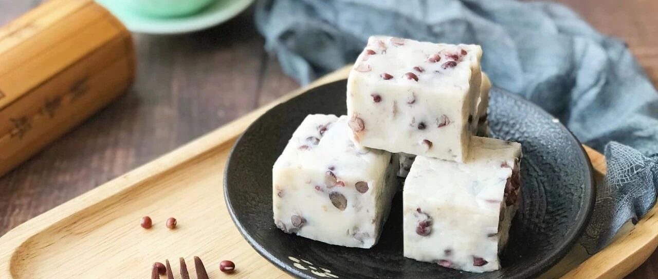 浓郁椰香味，香糯弹牙的椰汁红豆糕