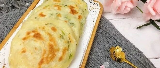 葱油饼好吃的秘密都在这，香酥可口，吃一周都不嫌腻~