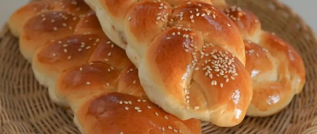 焦糖海盐辫子面包丨焦糖海盐超级好吃，一不小心就吃多了