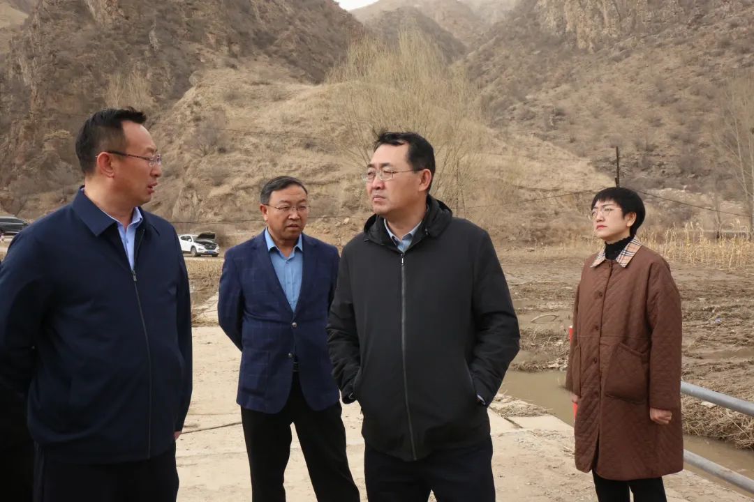 阳原县长何景明督导调研重点项目建设工作