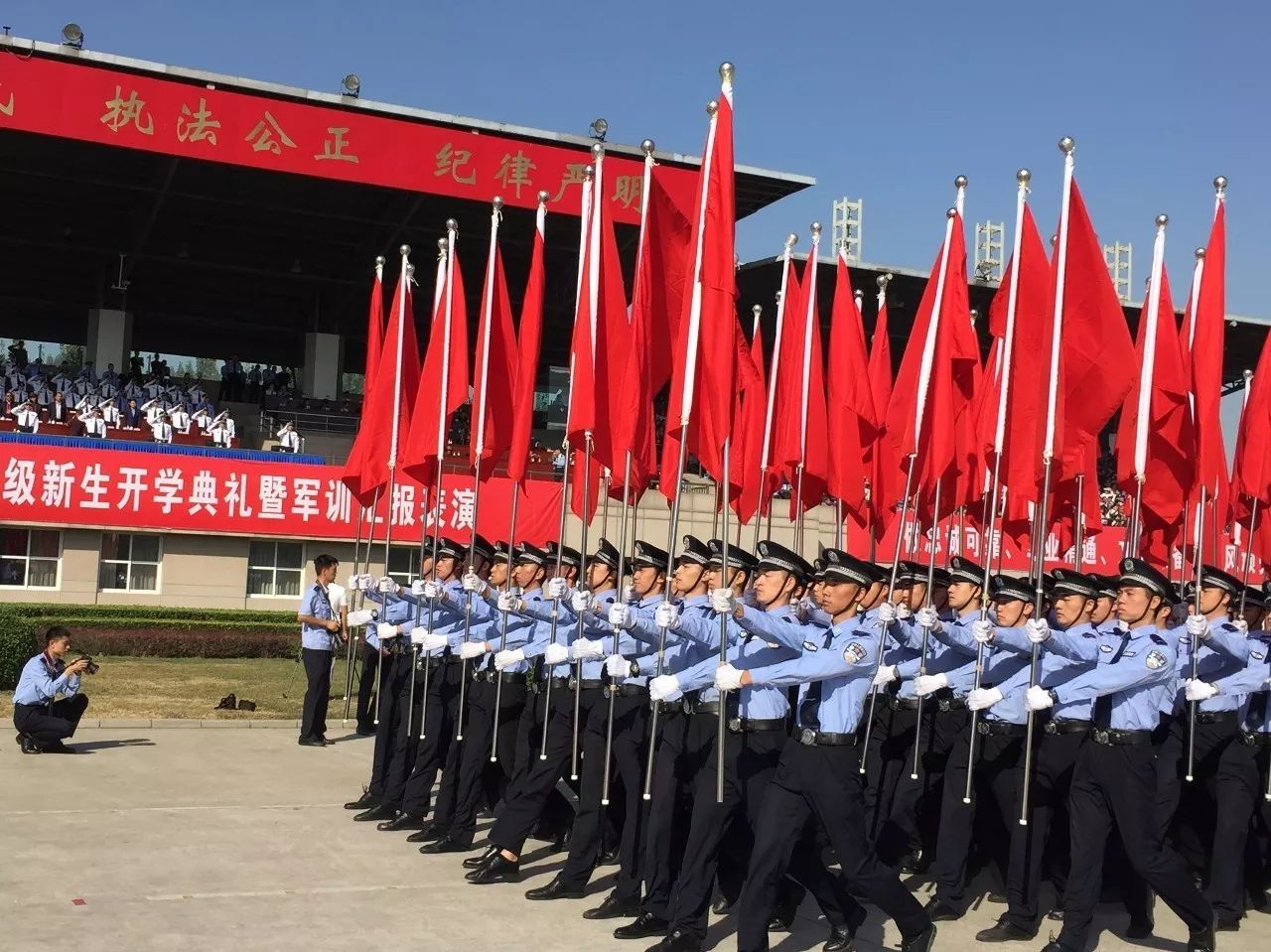 一名高中生如何蜕变成为共和国预备警官?