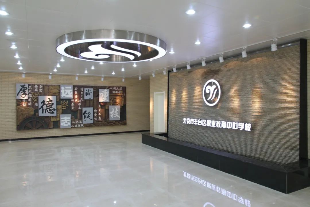 @全体高中生追随奉志（学校代码：606001），勇敢前行，实现大学梦！
