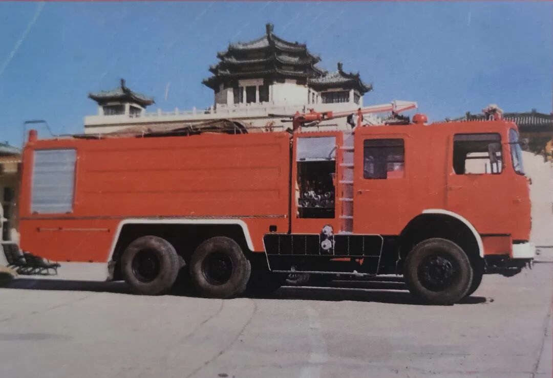 在罗曼系列消防车于八十年代初通过鉴定后,黄河系列,斯太尔系列消防车