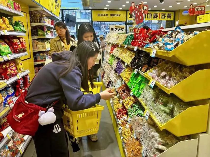 "小零食"攻占"大市场—探访黄石量贩零食店"出圈"内情