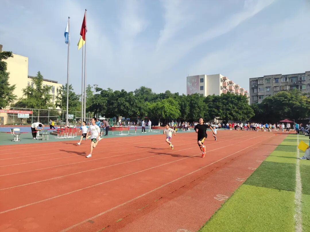 双流区实验小学外国语学校:雄心执掌乾坤路 精诚问鼎田径圈