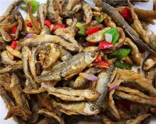 金寨菜肴的最大特点是土(地道) 都是纯正的本地绿色食品 食材精美