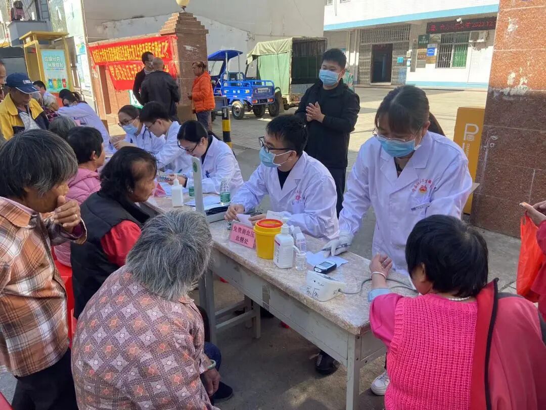 优质资源共享共进宁西街到英德市大洞镇开展医疗帮扶活动