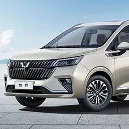 不到十万元也能买的真7座 五菱佳辰新车图解