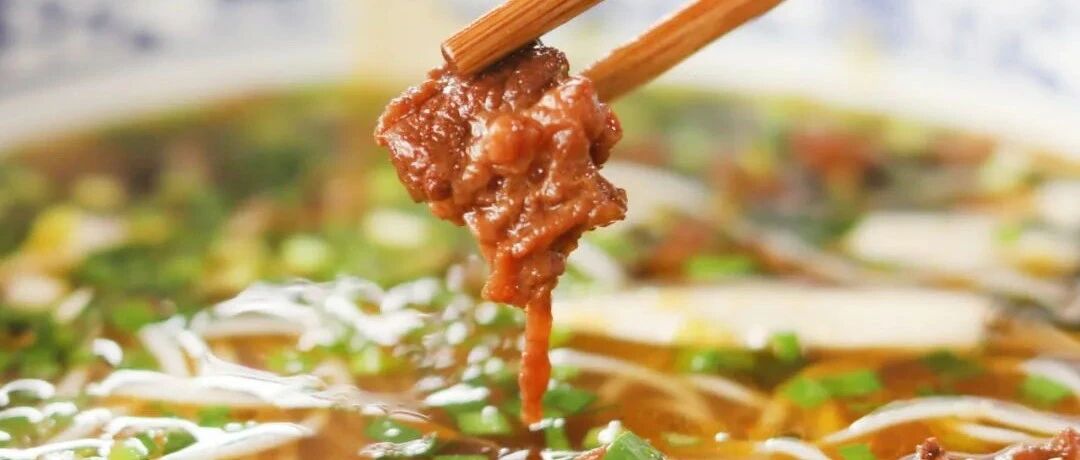 烧豆腐翻身牛肉，过桥米线冰稀饭 | 被云南这座小城暴击