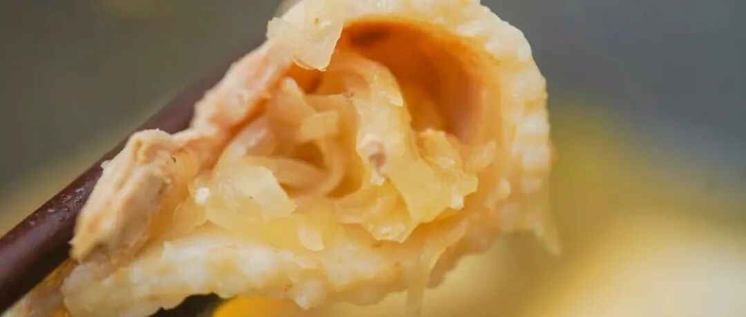 别说，还真用超市买的德国酸菜做过酸菜白肉锅，妙极了！