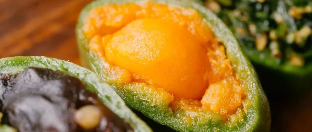 只能吃 20 天的时鲜，亲妈青团皮更薄馅更大，一整颗蛋黄吃到上头！