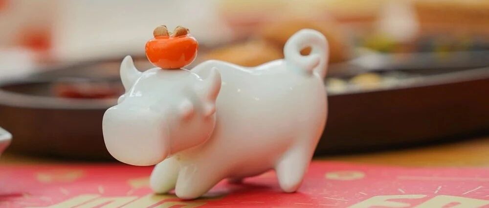 好大一枚罕见的富平柿饼，专门去景德镇烧了头牛来配 TA ！