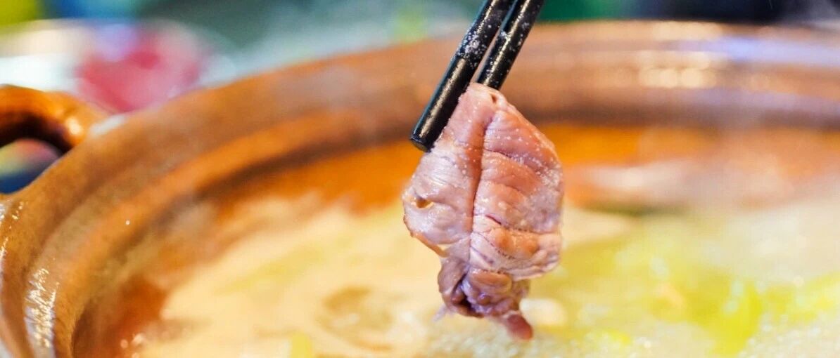 最近吃到一家打边炉，店堂奇破，但好吃到飞起。