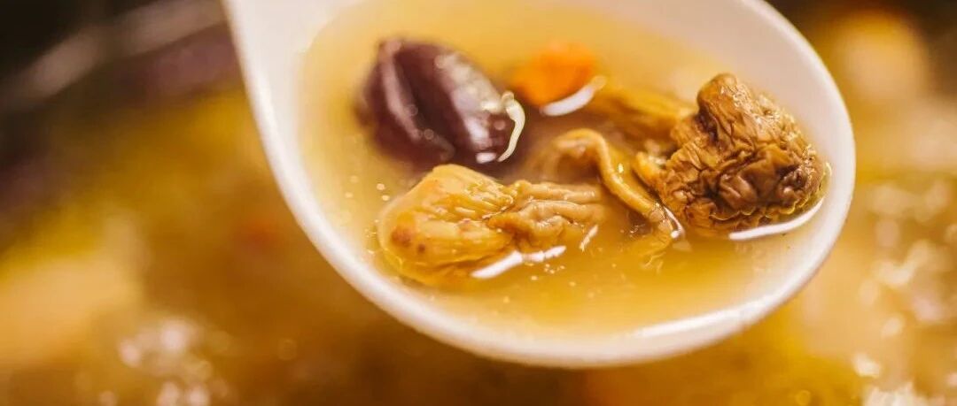 快下班了吧，有位广东大厨想给你煲汤喝