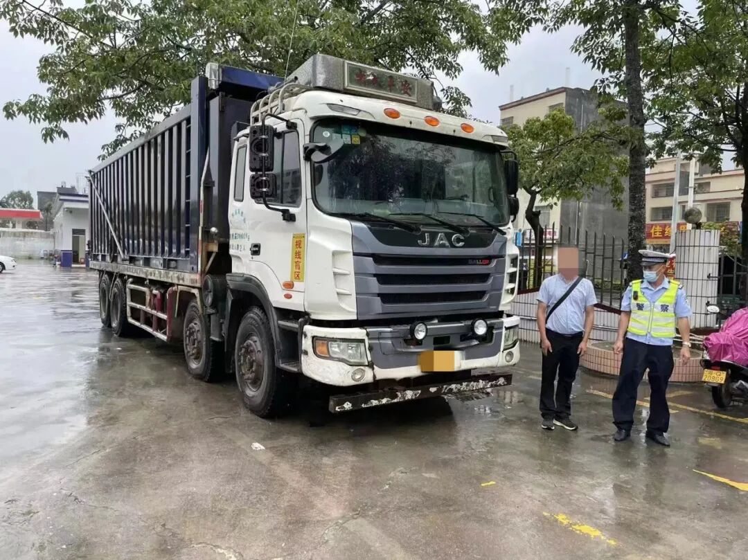 真危险阳西一货车超载竟成百吨王