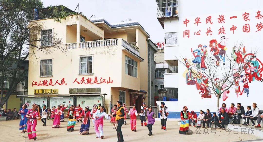 Honeyview_以群众喜闻乐见的方式推进互嵌式社区建设，促进各民族共居共学、共建共享，共事共乐 拷贝.jpg