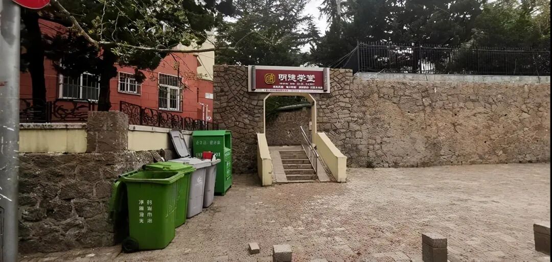 青岛弃婴被扔垃圾桶上