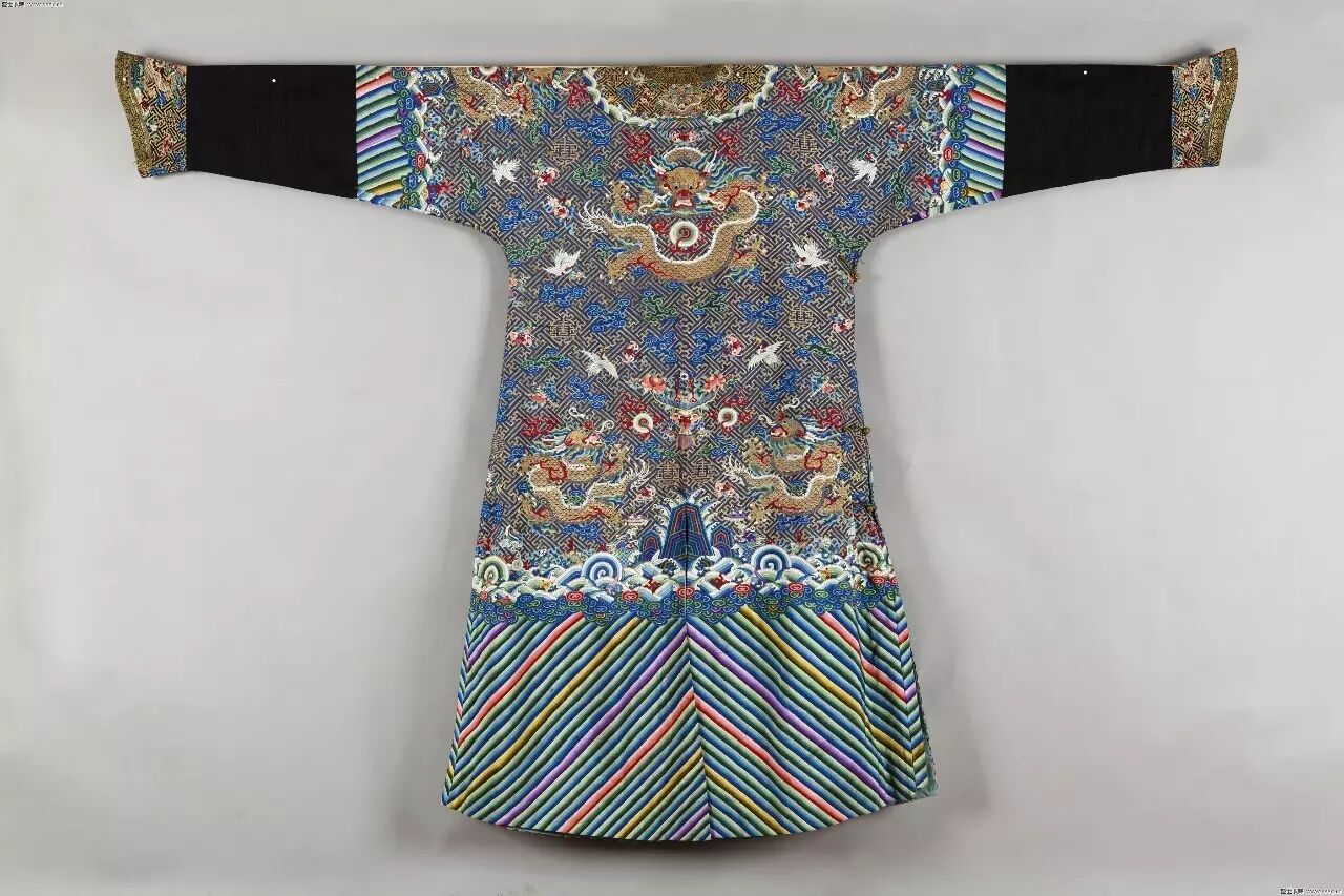 清晚万字地缂丝云龙蟒袍全照