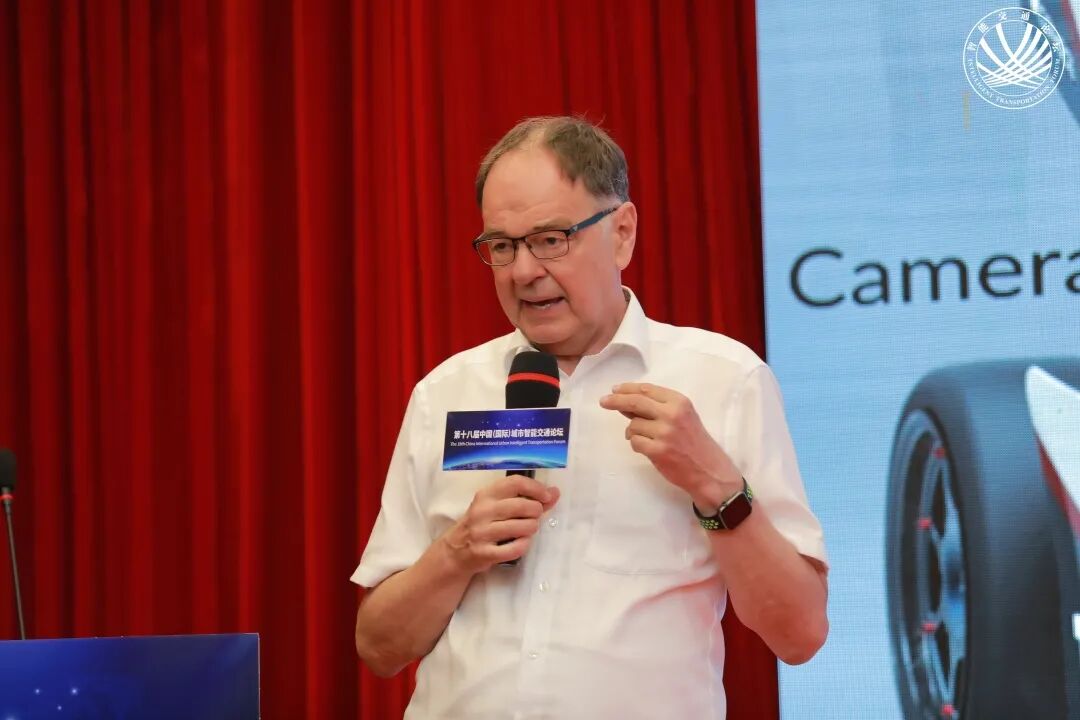 >首页>资讯中心>行业资讯>正文演讲环演讲环节王亚飞致辞表示深圳正