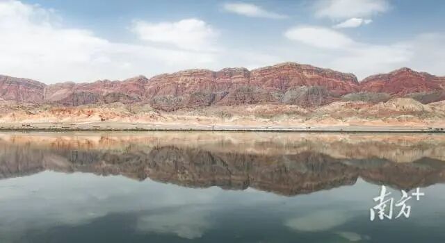 伽师七彩山。