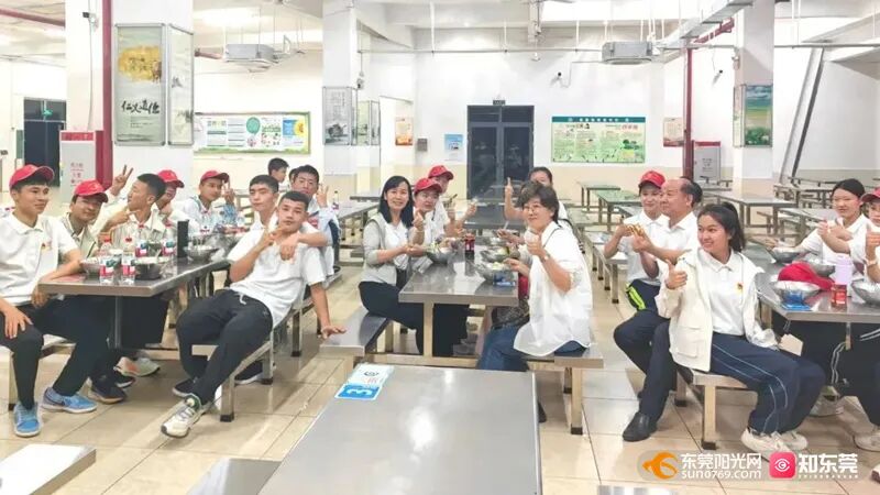 与校长一起用餐.jpg