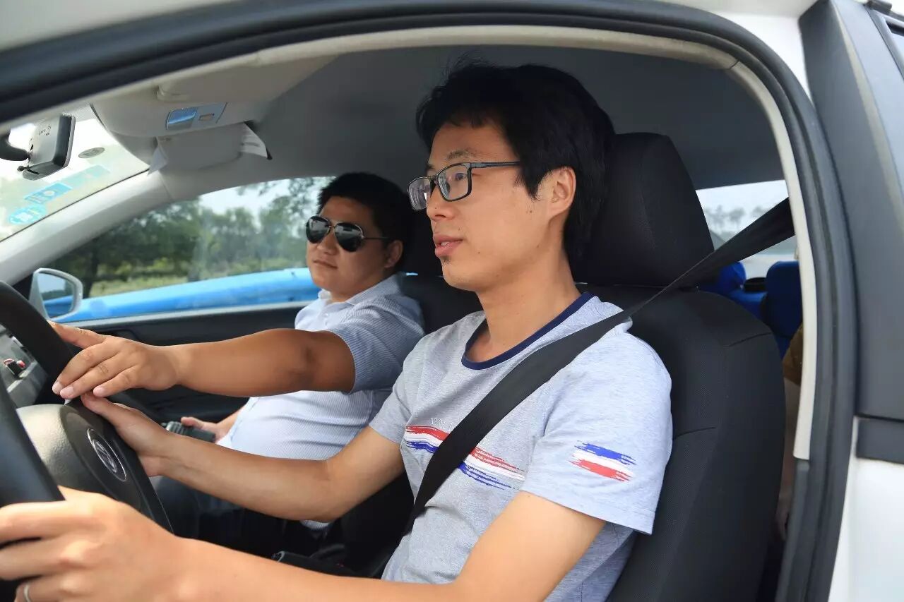 南宁驾校培训宣传组,参加完陪驾陪练活动的他,满分通过科目三考试啦!