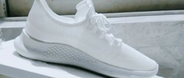 让脚“裸奔”般凉爽！上千个气孔在透风，这双会呼吸的高弹飞织鞋，轻盈到要上天！